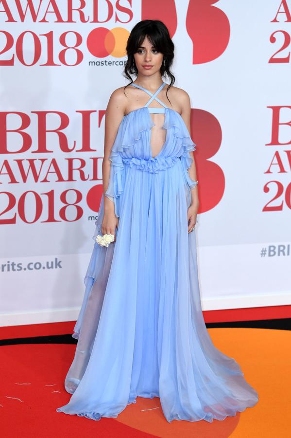 Vestida con un traje de gasa, firmado por Ralph & Russo, en los Britt Awards 2018.