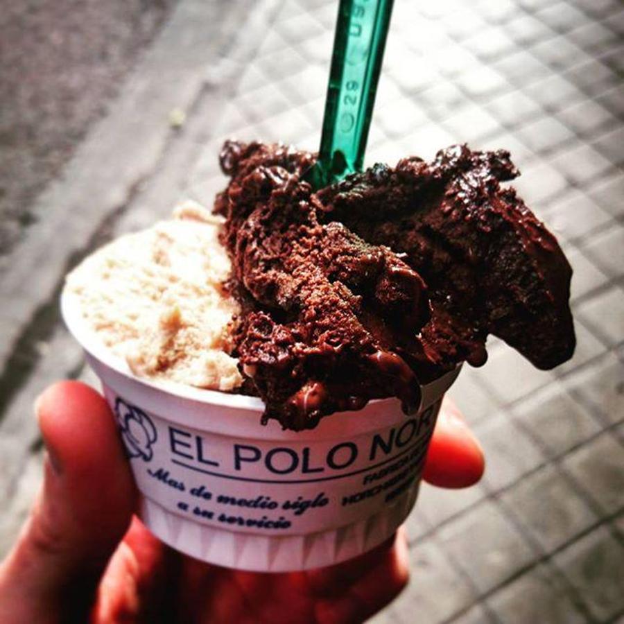 En El Polo Norte ofrecen sus helados desde el año 1944. Se trata de una heladería familiar de elaboración artesanal y se diferencian del resto por ser los pioneros en la fabricación propia de helados, granizados y horchata. (Calle Cristo de la Guía, 11 – bajo Talavera de la Reina).