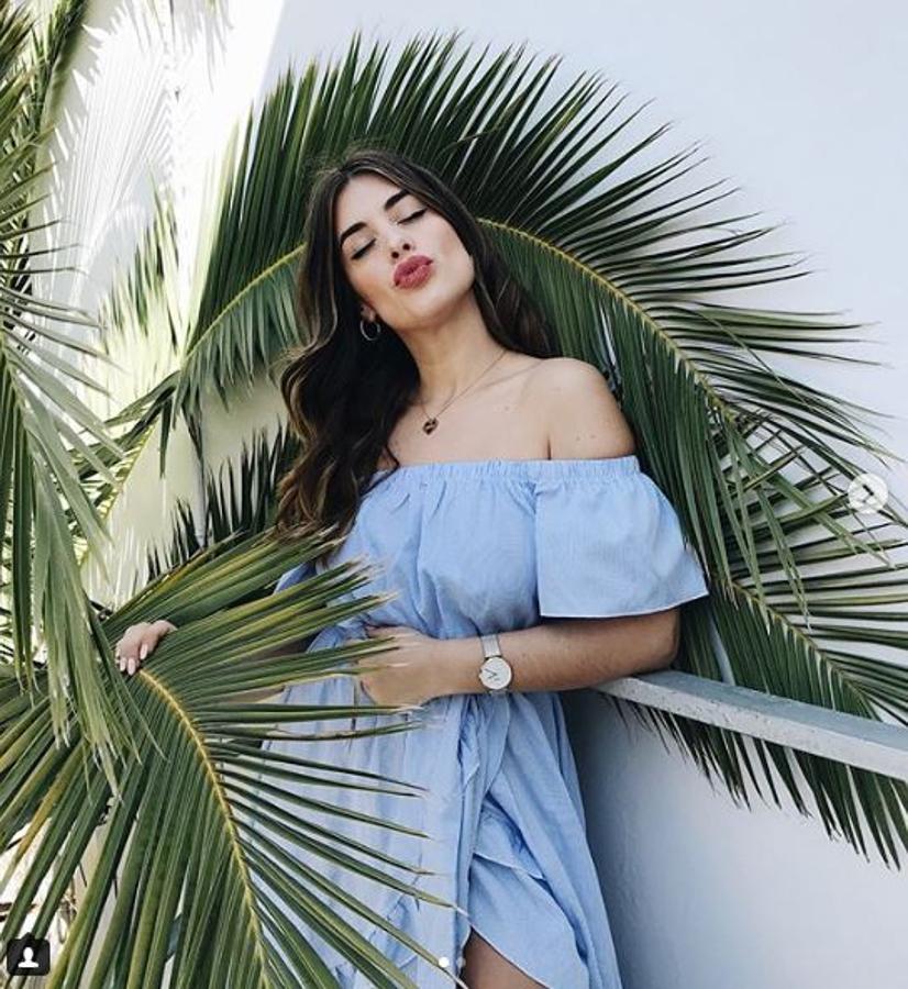 Dulceida dio en el clavo con este sencillo vestido con escote Bardot de Shein. Nosotras te proponemos este de Ted Baker ya rebajado en Asos.