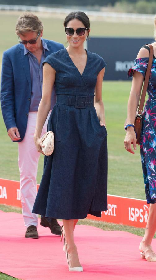 Meghan Markle y su Carolina Herrera en denim tenía que estar en esta lista de la semana. 
