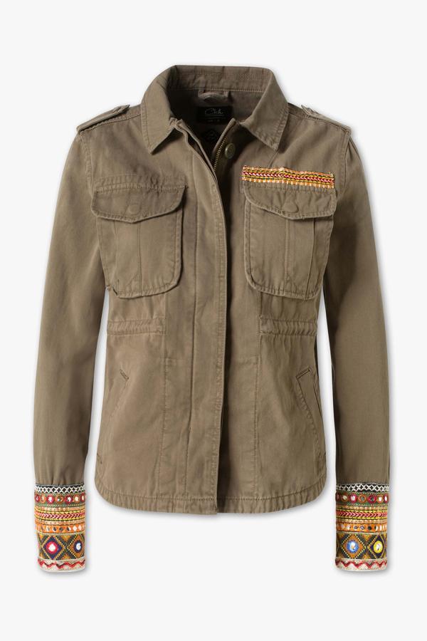 Chaqueta con detalles étnicos, de C&A (39,90 €).