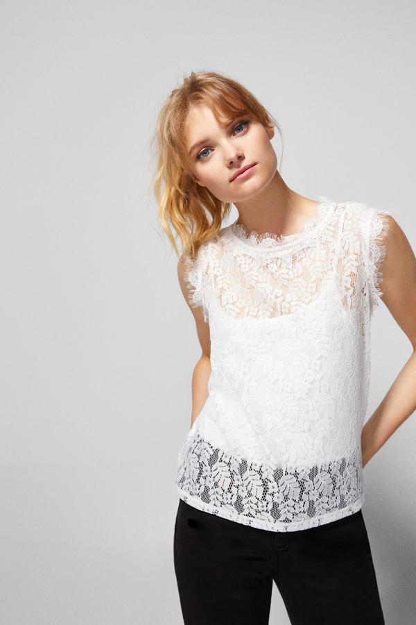 Camiseta con transparencias y bordados, 19,99 euros.camiseta-transparencias-lace-19-99