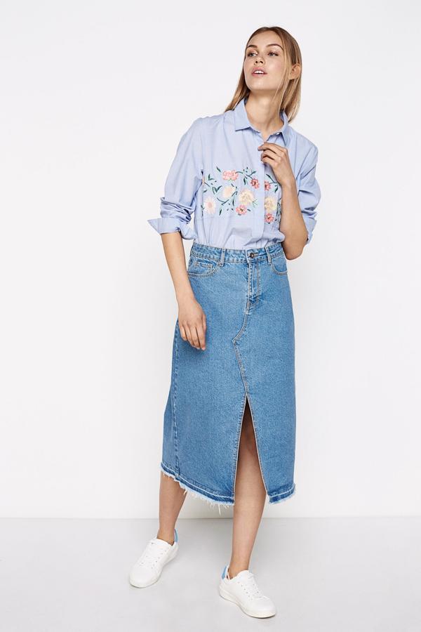 Falda denim en azul acero, 9,99 euros.