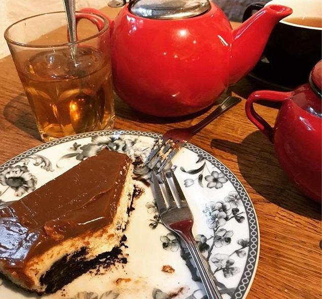 La tarta de queso de MÜR Café (Plaza Cristino Martos, 2) es para los amantes del dulce sin duda. Tiene como base galletas oreo y está cubierta de una fina capa de dulce de leche. ¡Qué maravilla!