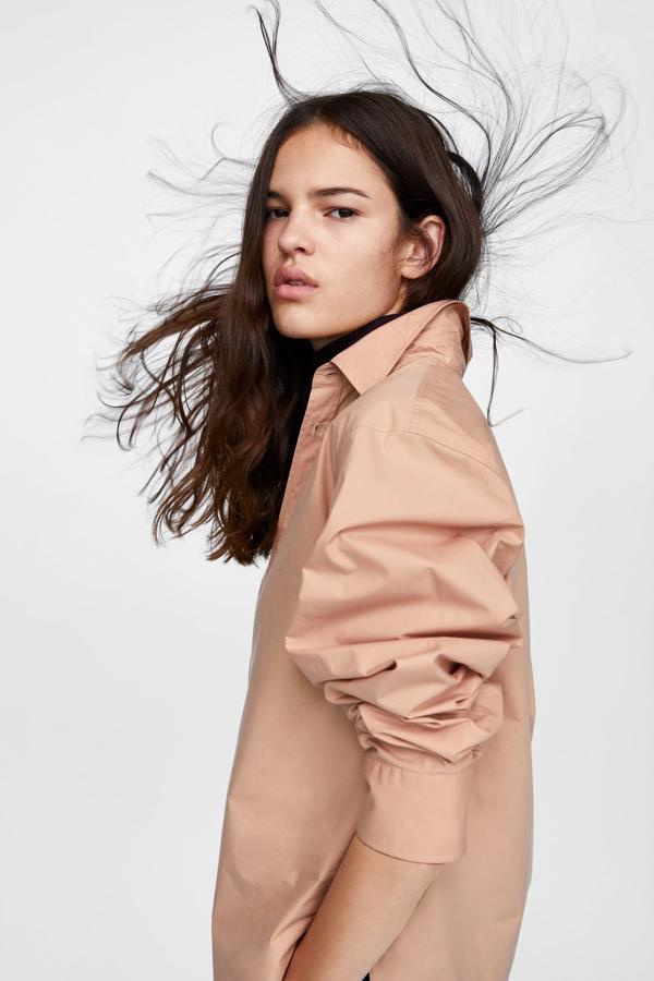 Camisa beige (29,95 €).