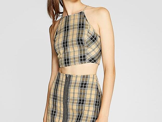 Minifalda y top, 15,99 euros cada uno. En Stradivarius.