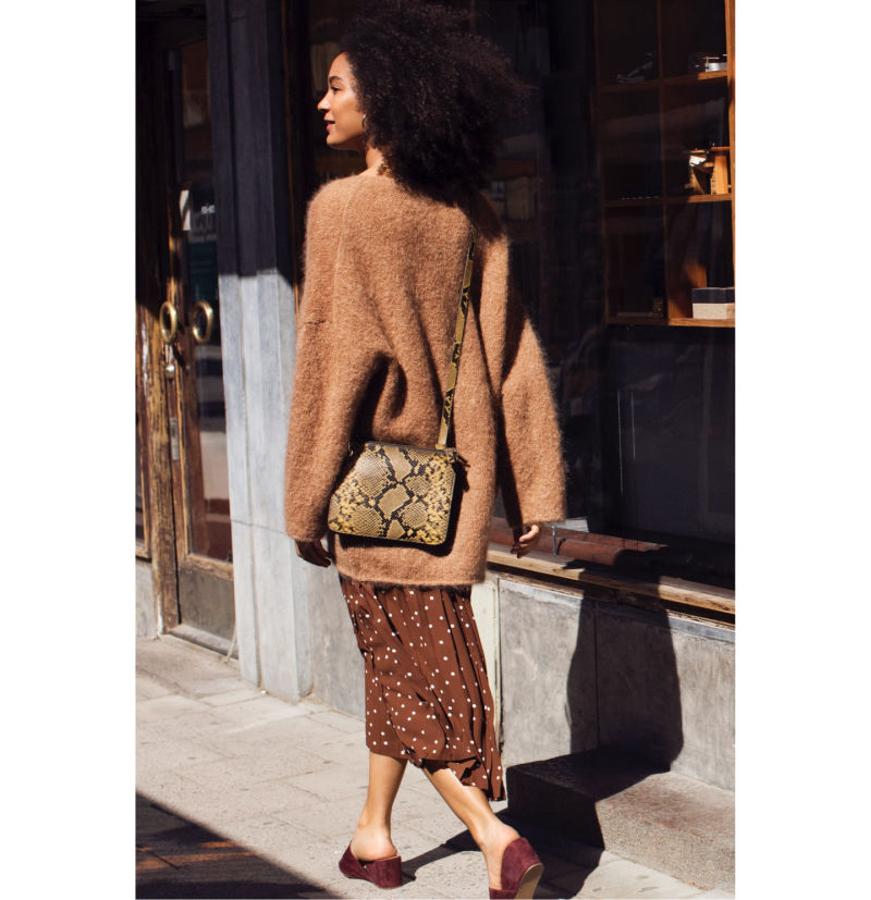 La firma nos propone combinar los mismos tonos jugando con las distintas prendas y texturas ¡El contraste en esta nueva temporada será nuestro mejor aliado!