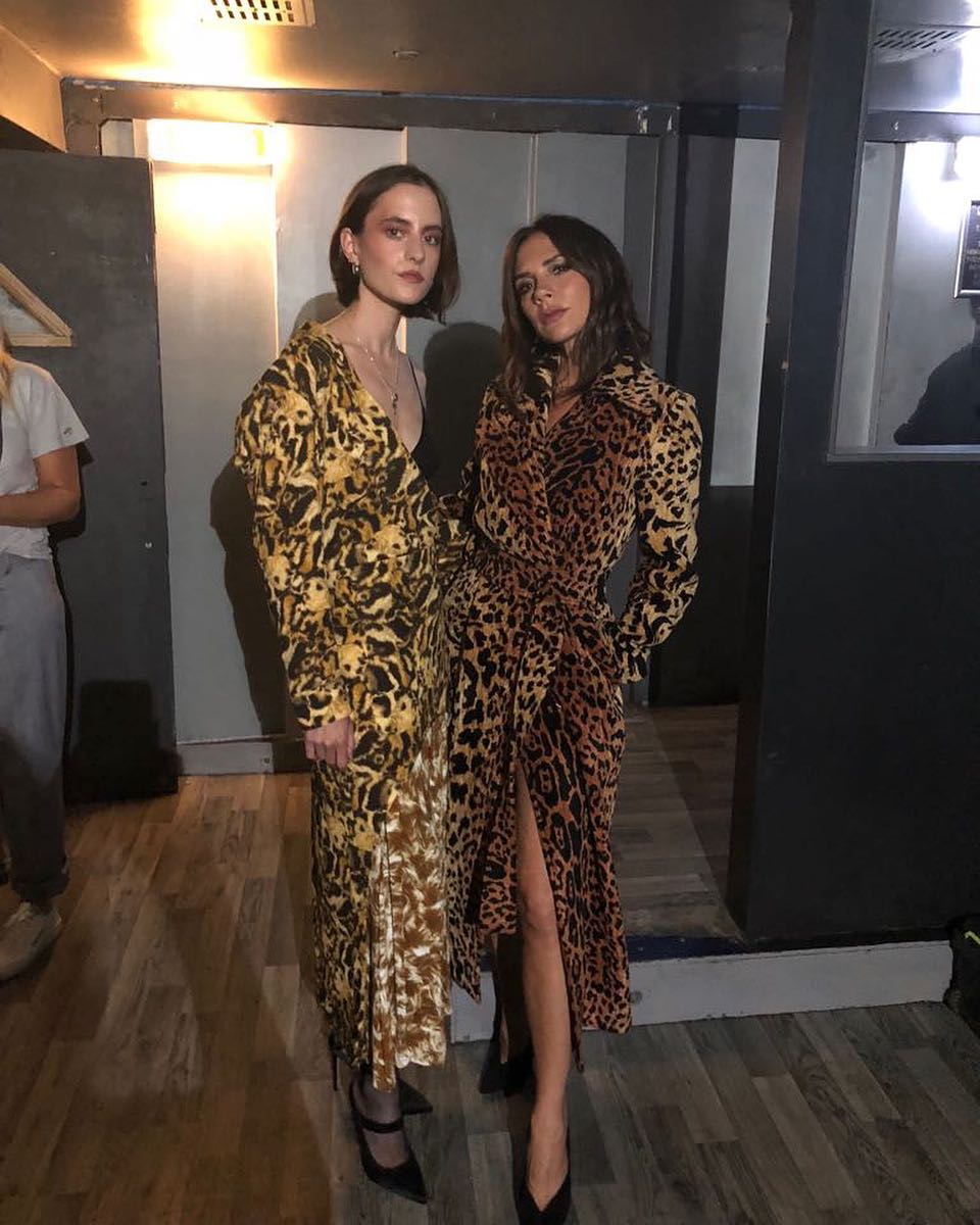 4. 'Animal print'. Otro estilo que verás por todas partes, recontextualizado en el territorio de los urbano y contemporáneo. Un abrigo de 'animal print' fue la pieza estrella en la presentación de la colección de otoño de Victoria Beckham. Lo animal vuelve a ser chic.