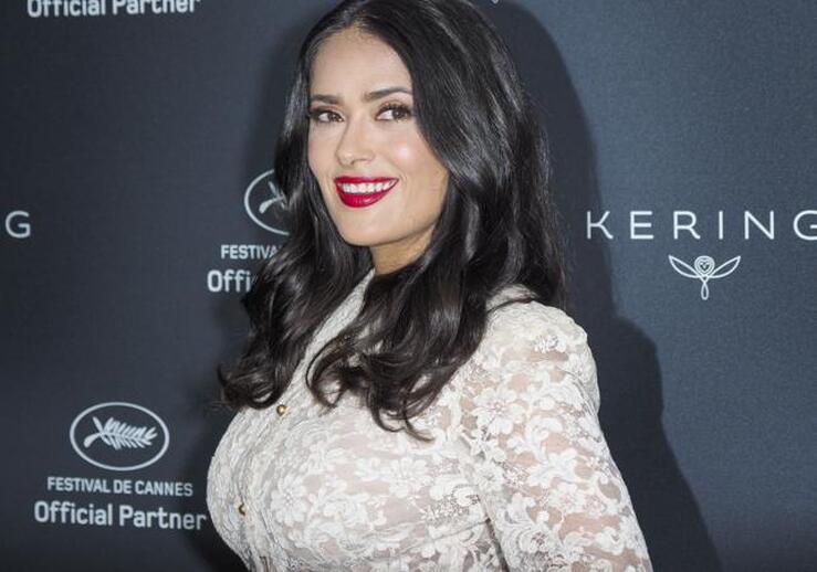 Fotos: Salma Hayek y otras famosas orgullosas de sus curvas