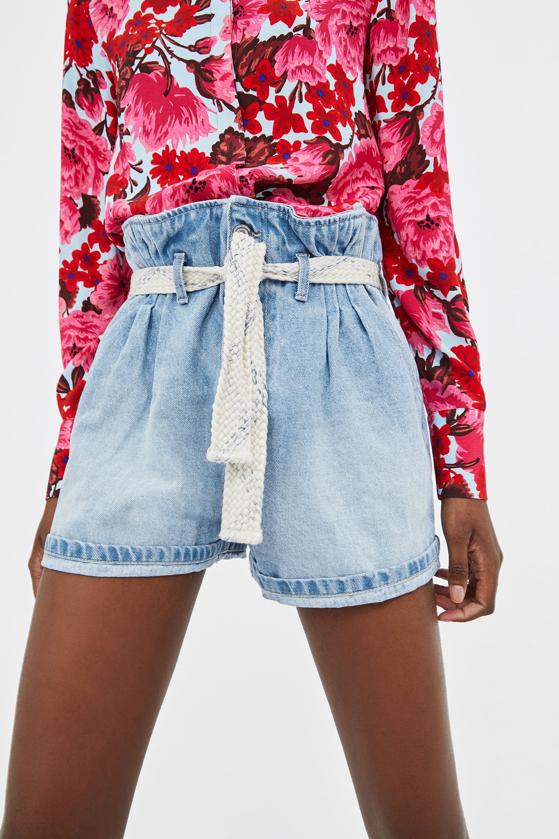 Short de talle alto con cinturón de Zara: 22,95 euros.