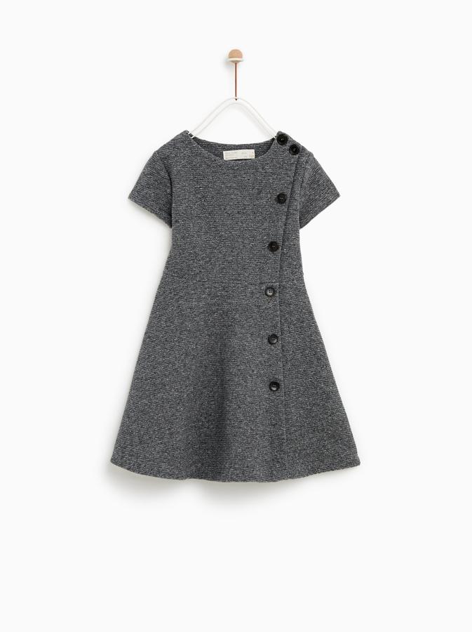 Y para terminar la selección, un modelo de Zara Kids que sería perfecto para los primeros actos oficiales en los que participará la Princesa Leonor este otoño. Su precio: 17.95 euros.