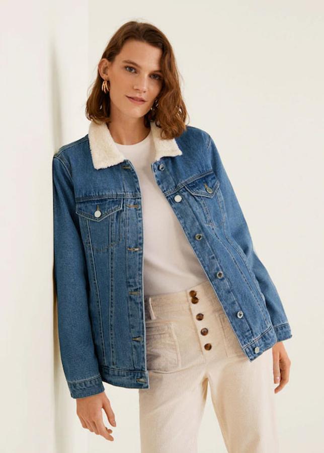 Cazadora denim con borreguillo, 49,99 euros.