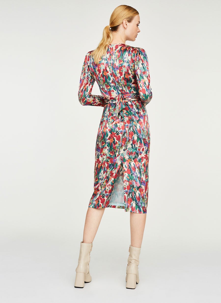 Vestido midi con estampado de colores de Uterqüe: 129 euros.