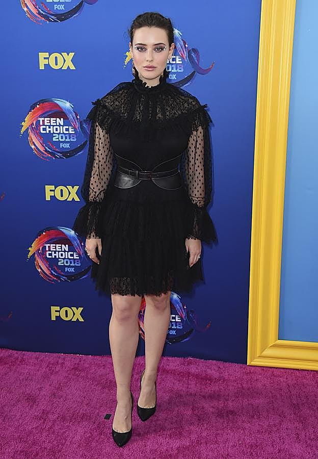 ¿Cómo se puede llevar con tan poca gracia un vestido tan bonito como este de Alberta Ferretti?