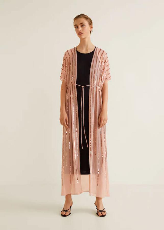 Caftan bordado con lentejuelas, 99,99 euros.