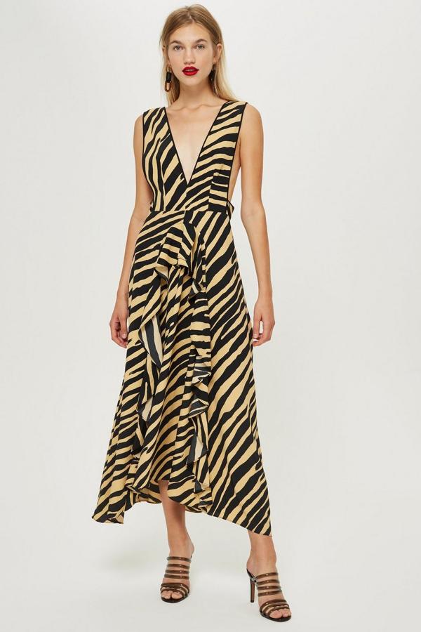 Vestido animal print perfecto para una invitada de boda de tarde, de Topshop (76 euros).