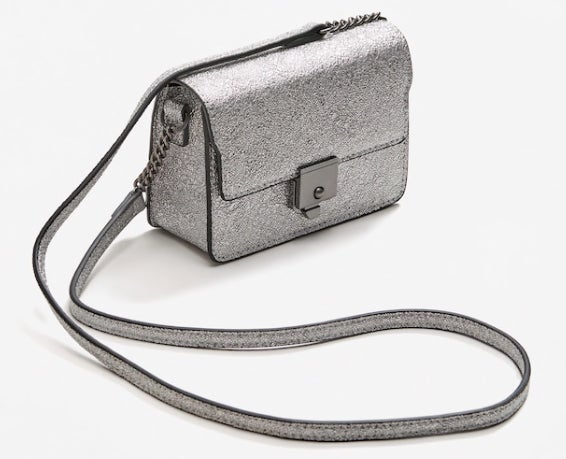 Bolso cruzado con solapa de Mango Outlet: 8,99 euros.