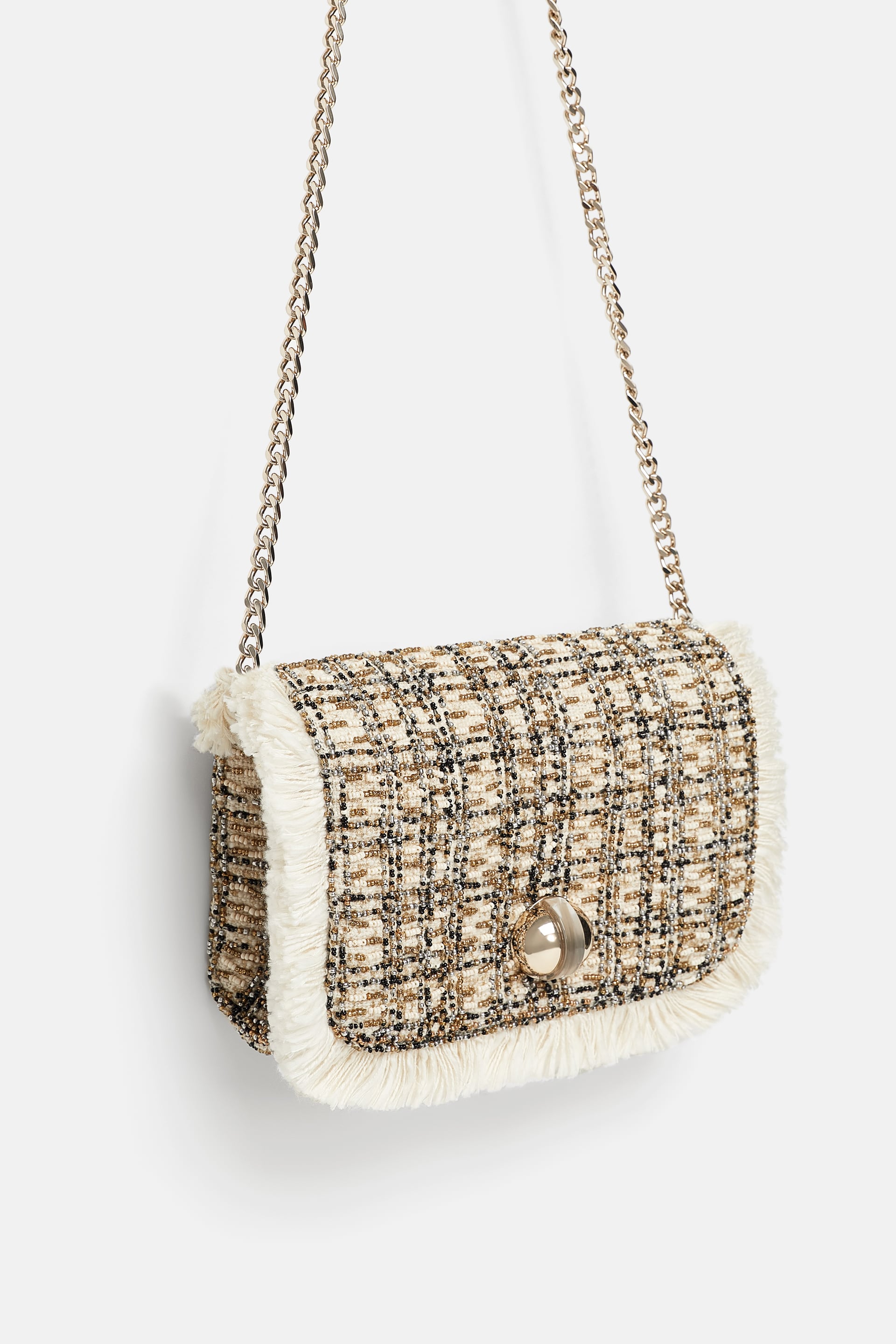 Bandolera de cuadros con tejido de Zara: 35,95 euros.