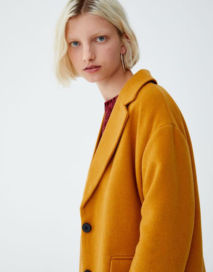 Abrigo básico de paño, 39,99 euros.