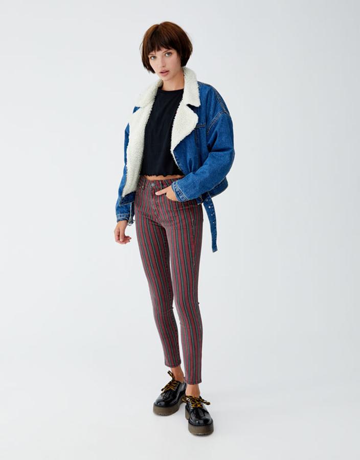 Jeans skinny de rayas, 19,99 euros.