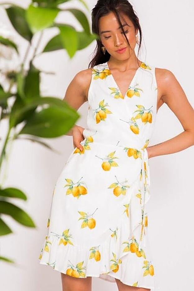 Vestido modelo Madison en color blanco y con estampado de limones, 99 euros.
