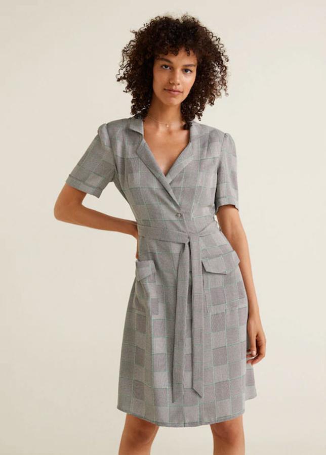 Vestido cruzado con estampado de cuadros, 29,99 euros.