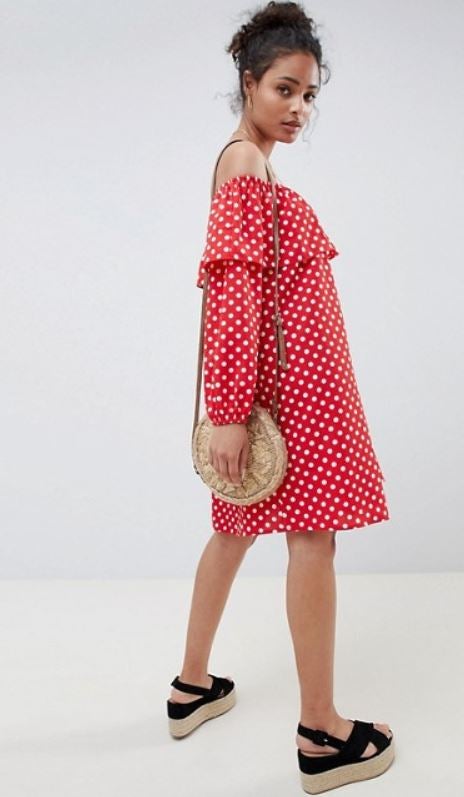 Lunares grandes y escote Bardot, de Glamorous (14,99 euros, en Asos).