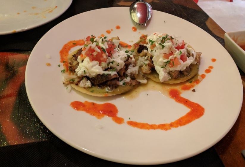 De Boca Madre (Elcano 24, Bilbao): De Boca Madre puede que sea la fusión perfecta que estás deseando probar si estás en Bilbao. Porque además de sus auténticos tacos mexicanos, algunos de sus platos especiales tienen un toque vasco muy especial.