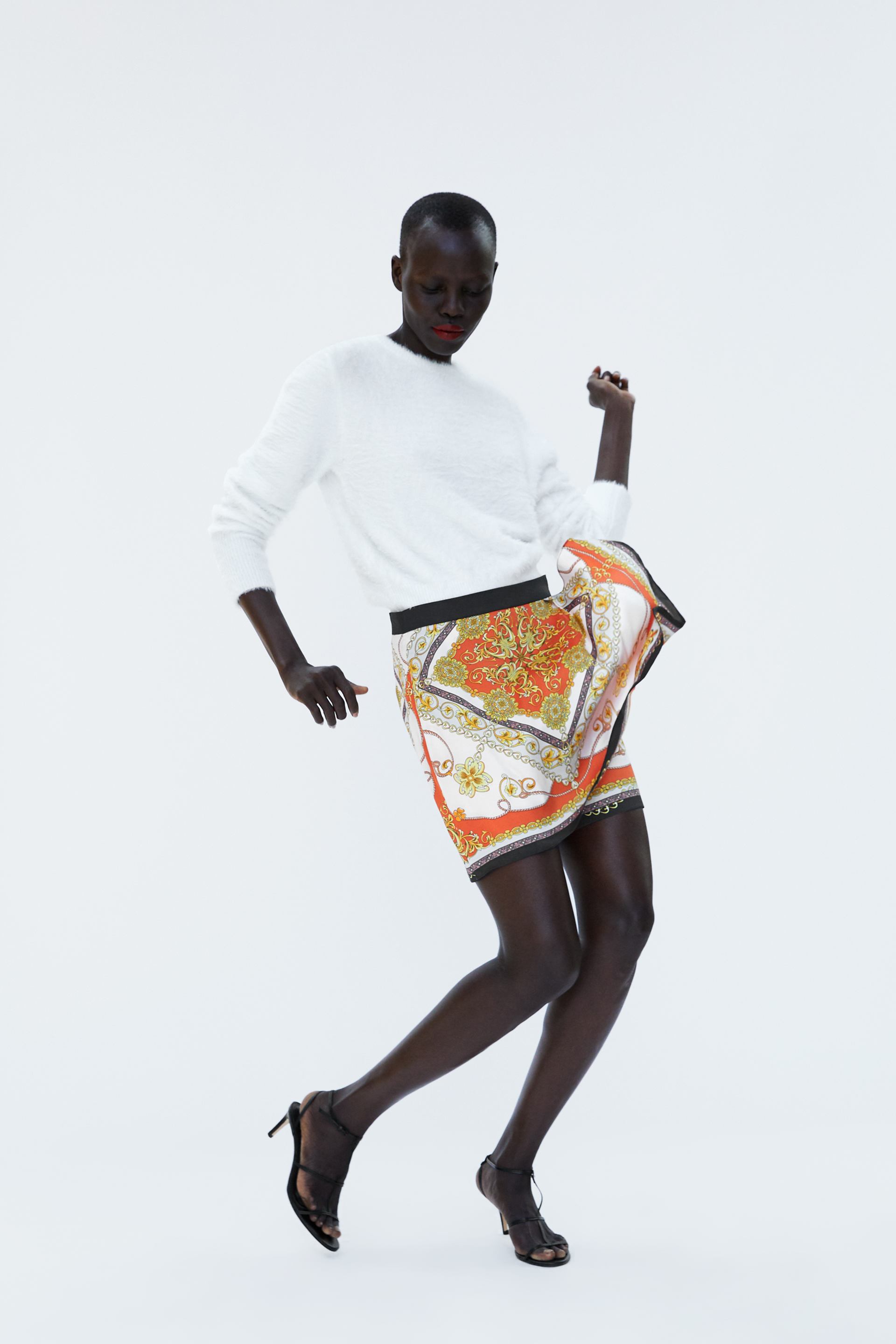 Minifalda-bermuda. Una buena idea de Zara (39,95 euros).