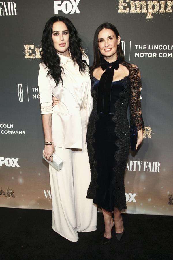 Más que madre e hija, Demi Moore y su hija mayor Rumer Willis parecen hermanas gemelas.