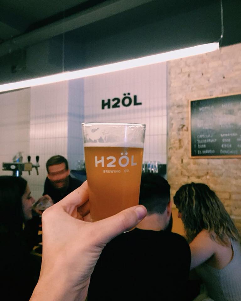 En pleno barrio de Ruzafa, en Valencia, encontramos H2ÖL Brewing Co. Una cervecería artesanal repleta de las recetas cerveceras más sorprendentes, como la H2Stout, una cerveza negra con toques de café, caramelo y chocolate que se sirve con helado. ¡No damos crédito!Calle Carlos Cervera, 22.