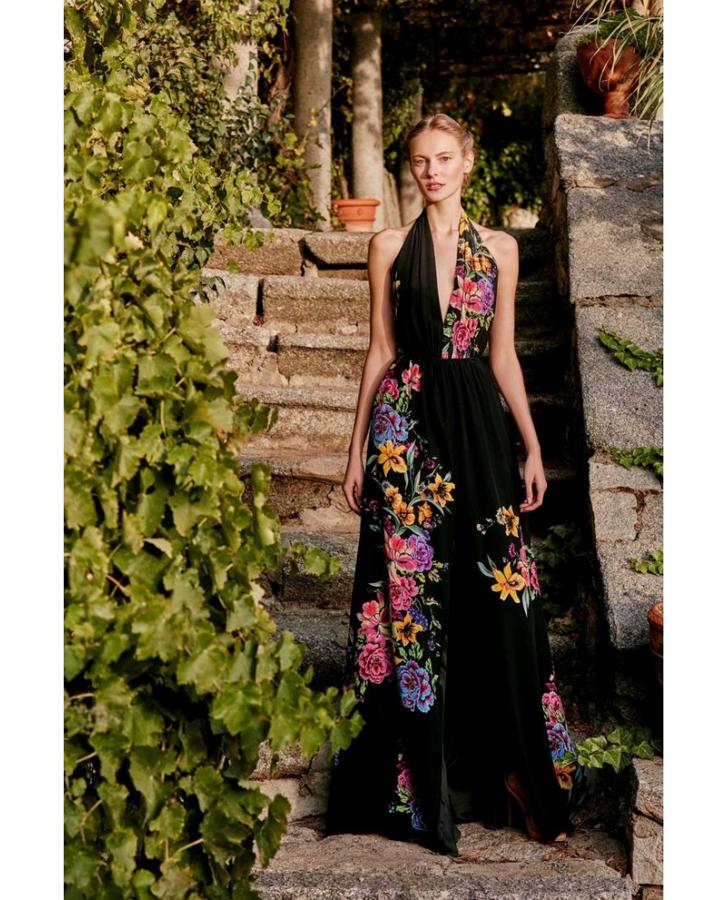 Vestido de seda con escote halter. Antes: 495,00 euros. Antes: 200,00 euros.