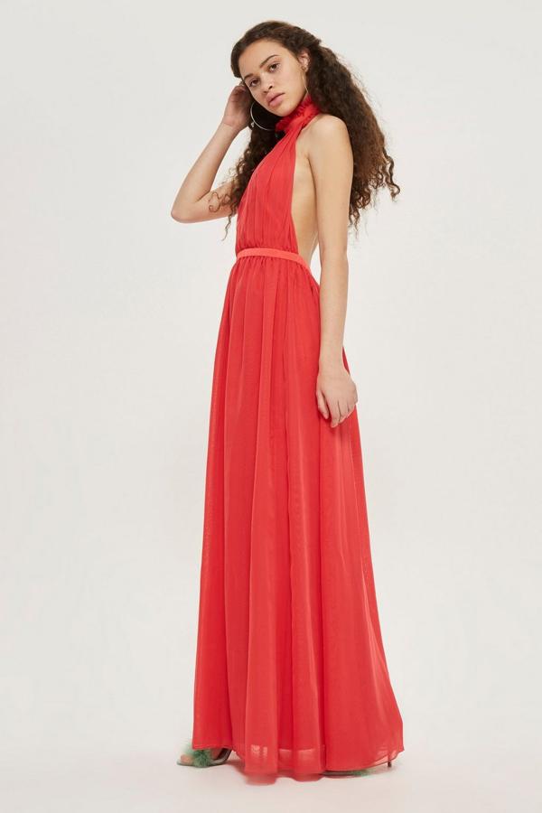 Vestido rojo halter. Antes: 180 euros, ahora 103 euros.