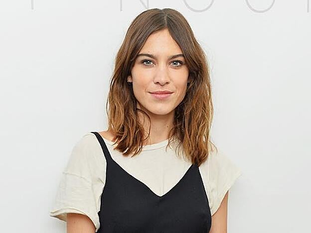 alexa Chung marca tanta tendencia que el corte q pelo que luce lleva su propio nombre.