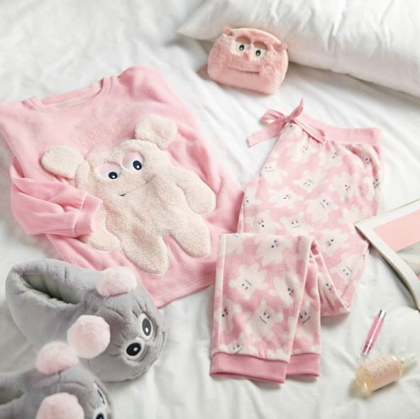 ¡No nos digas que no te parecen ideales! ¡Qué calentitos! Desde 9 euros puedes llevar este pijama.