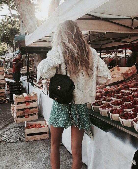 3. Recurre a una prenda de lana. Puede ser un jersey o una chaqueta: lo interesante es buscar ese contraste de texturas.