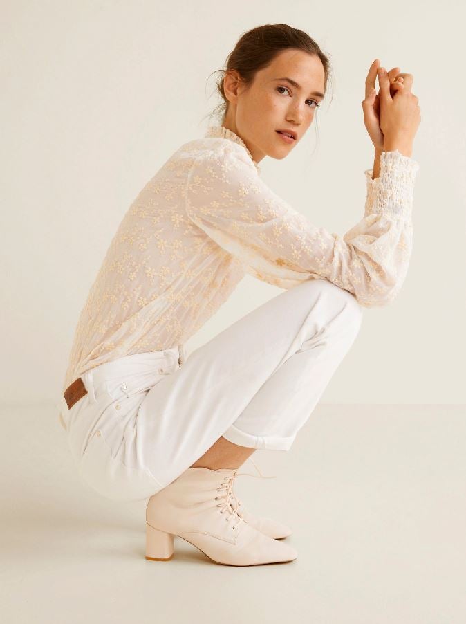 Victorianos. Estos botines de estilo retro no serán fáciles de conseguir más allá de esta temporada: a por ellos (Mango, 69,99 euros).