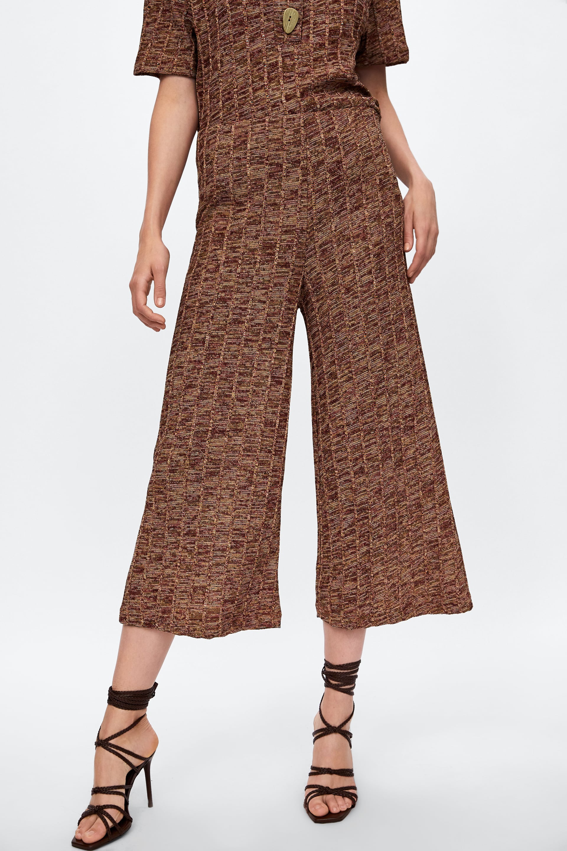 Pantalones ribbed cultores de Zara: 17,95 euros.
