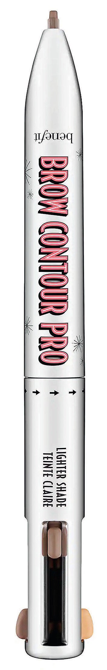 Es waterproof y define, diseña, rellena e ilumina. Y todo, con el mismo mecanismo que los bolígrafos de cuatro colores de nuestra infancia. Esta herramienta cuatro en uno va a convertir tus cejas en el marco perfecto para un rostro envidiable. Brow Contour Pro de Benefit (35 €).