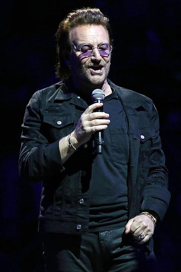 Bono, de U2, se quedó sin voz en su concierto de Berlín.