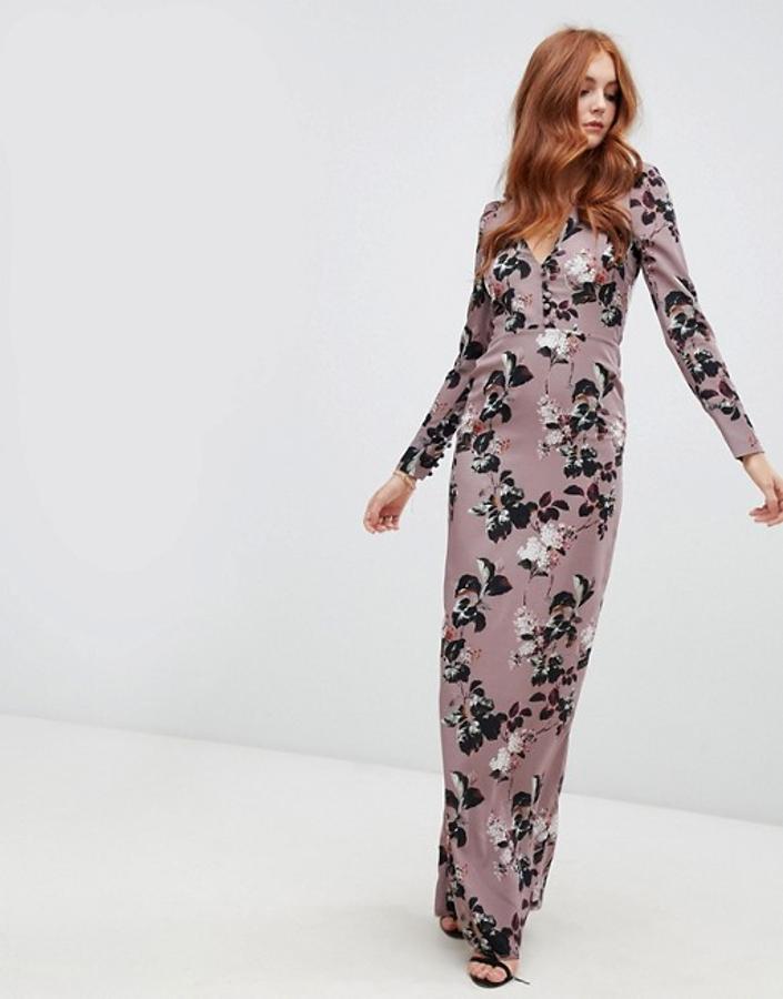 En color lila con estampado floral y largo al tobillo. Precio del vestido de invitada: 109.99 euros en Asos.