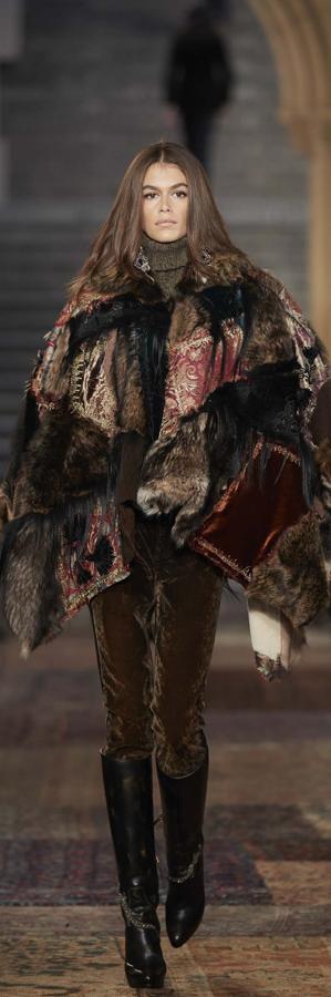 Kaia gerber fue una de las modelos que participó en este desfile tan especial.