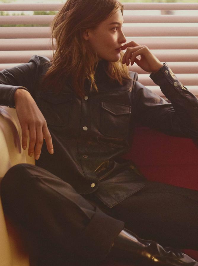 Colección Studio de H&M. Camisa de cuero, 149 euros.