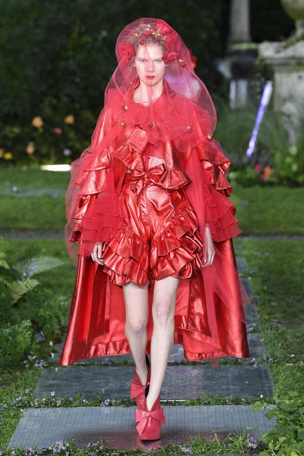 El barroquismo de Rodarte se identifica a la perfección.