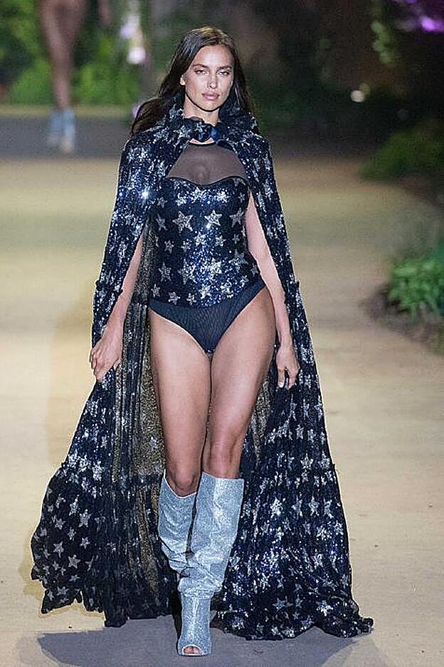 Irina Shay durante el desfile de Intimissimi.