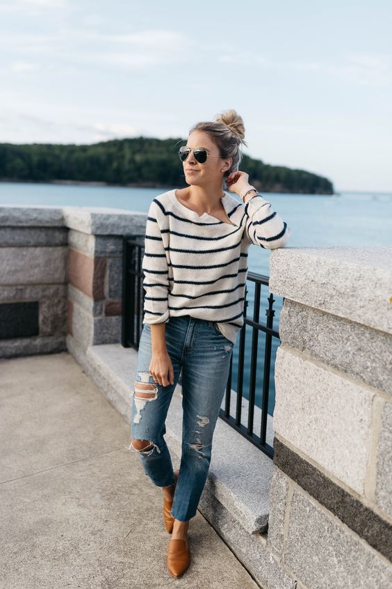 Solo existe una regla para sacarle el máximo partido al poder de este tipo de jeans: combinarlos con tops, sudaderas o jerseys que descubran la cintura, si no completamente,parcialmente. Si ocultamos que llegan a la cintura, impedimos el efecto óptico que nos alarga las piernas... Podemos optar por unos vaqueros oscuros para estilizar al máximo, siempre que la camisa, sudadera o jersey vayan por dentro del vaquero, al menos en su parte frontal. Estos tres diseños sientan bien sí o sí.