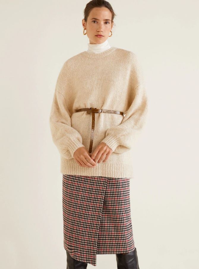 No siempre hay que recurrir a cinturones diseñados para llamar la atención. Los diseños muy finos y livianos pueden funcionar perfectamente incluso con jerseys, siempre que no tenga demasiado grosor (Mango, 9,99 euros).