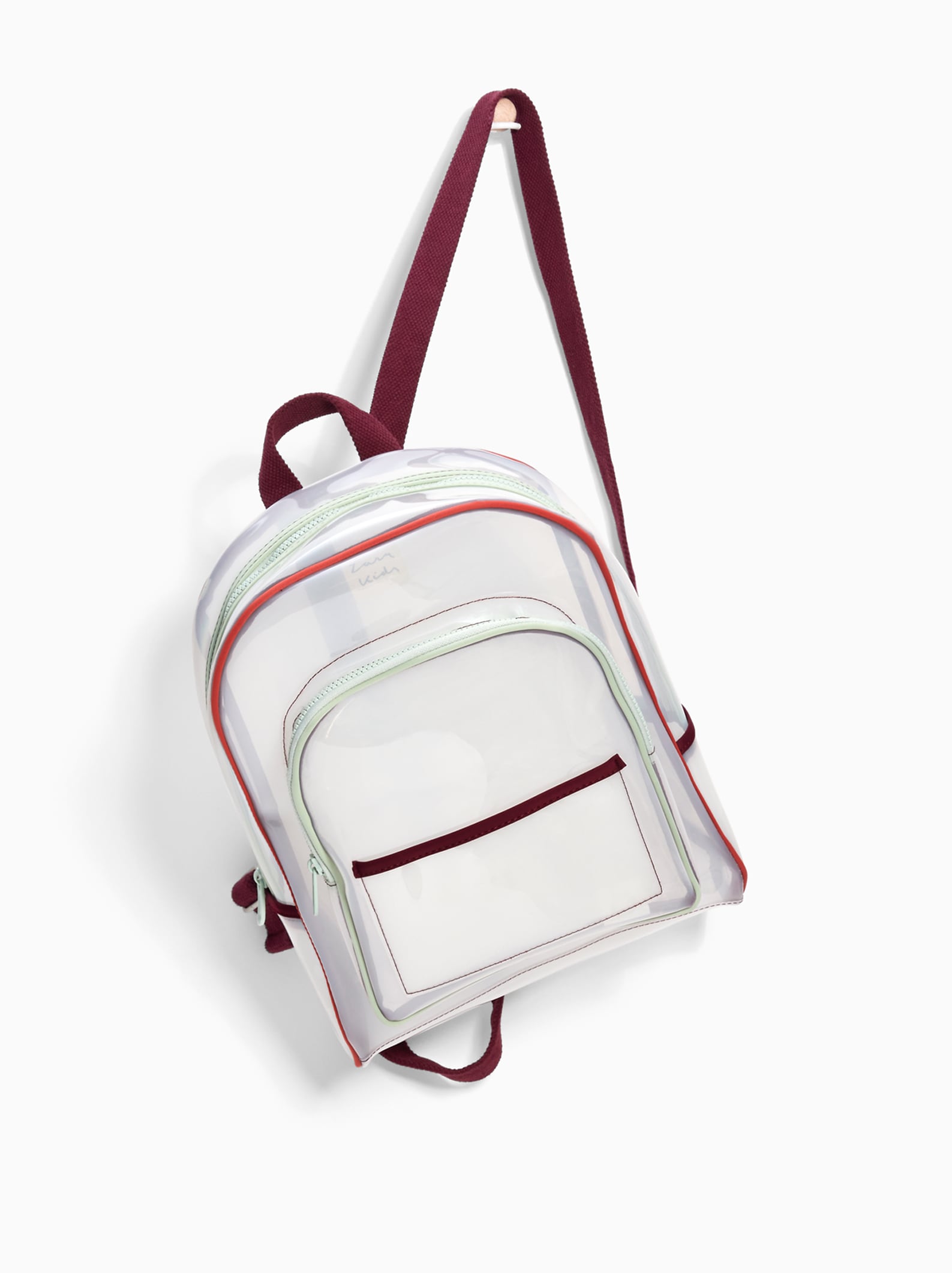 Mochila transparente de Zara Kids: 22,95 euros.