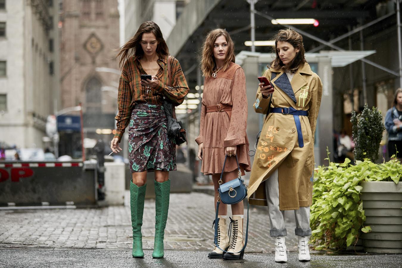 Mezlcas arriesgadas de estampados y complementos que toman todo el protagonismo. Estos tres looks son complicados, pero seguro que puedes copiar sus claves de estilo...