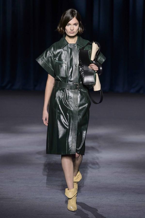 El vestido de cuero: Givenchy.